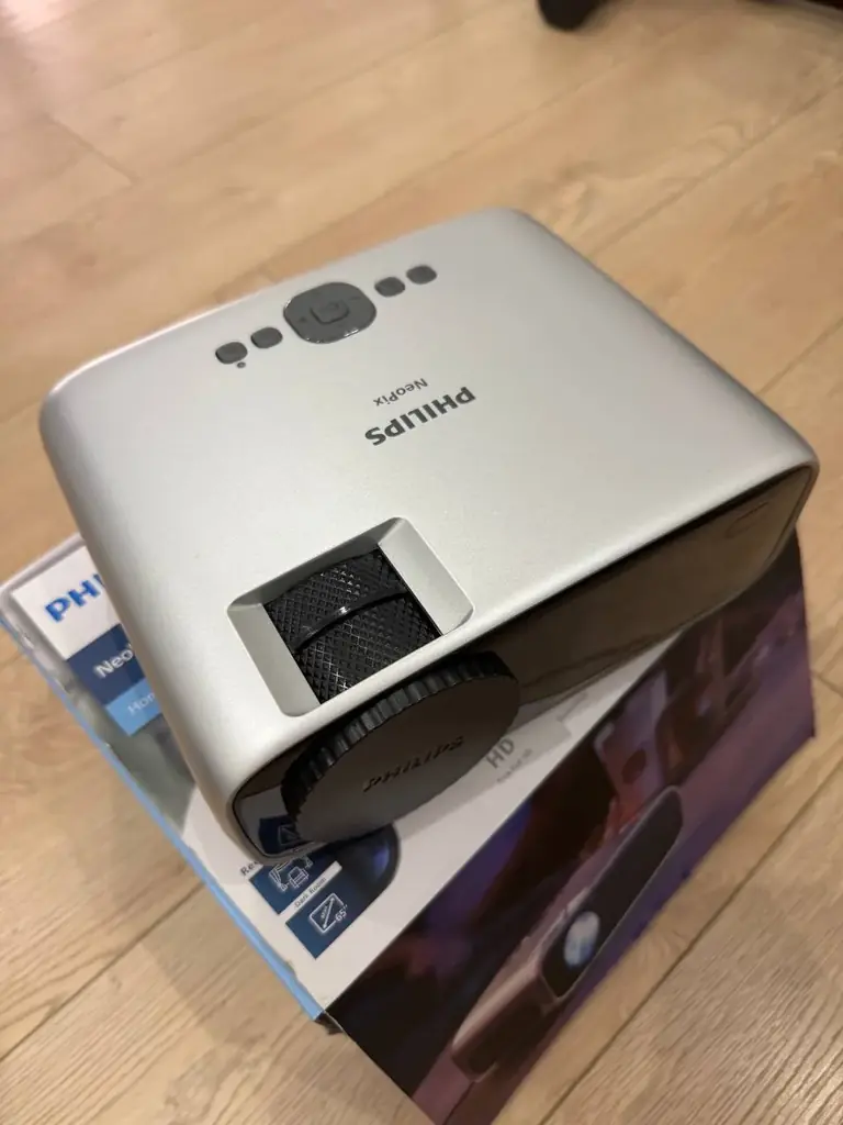 Продаю проектор Philips NeoPix Ultra One , full hd