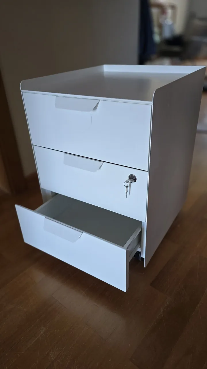 Продаю тумбу офисную IKEA TROTTEN  40 евро (новая стоит 80. Состояние близко к идеальному в основно…