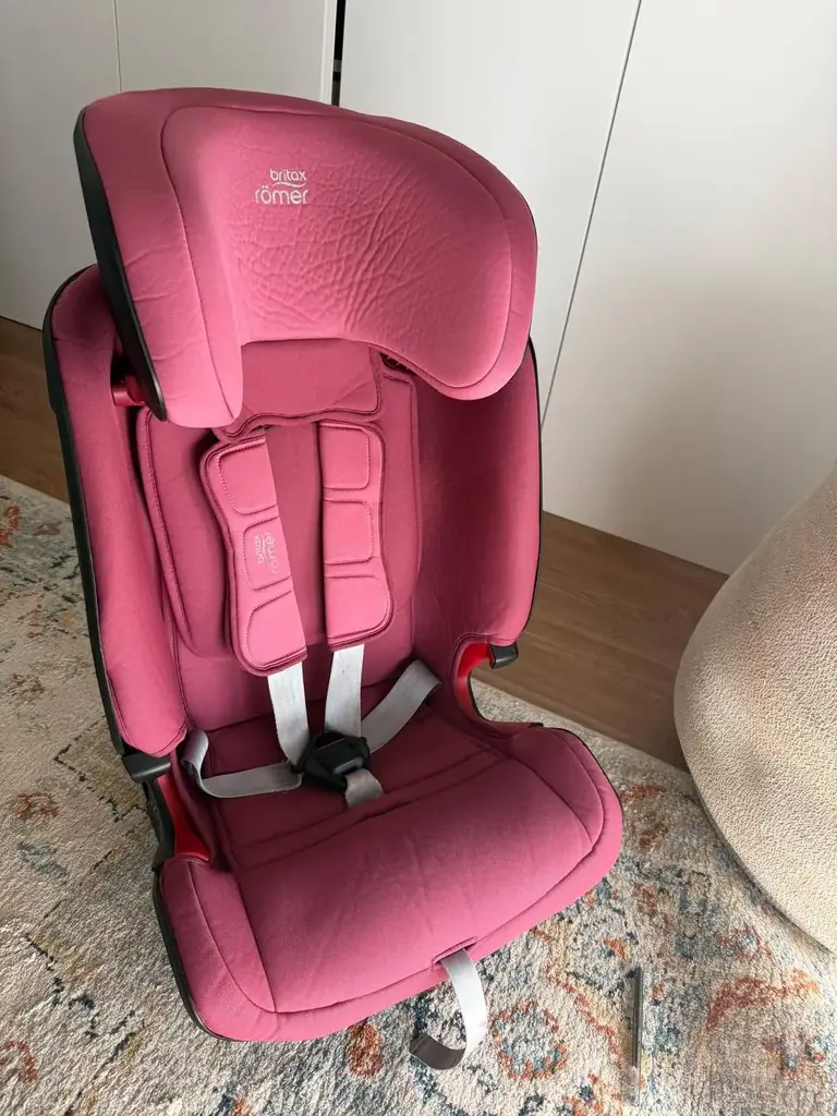 Продам автокресло Britax Roamer с изофикс. Забирать из Пареде.