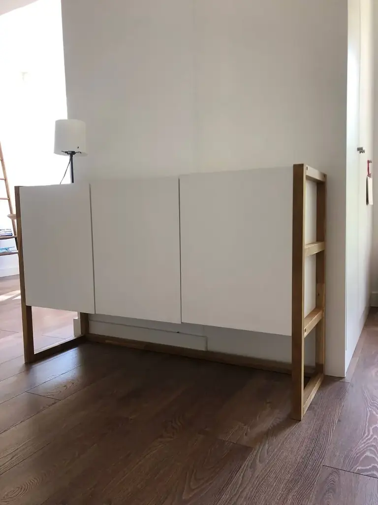 Продаю шкафчик ,почти новый 134 на 42,высота 85,цена 220 евро. Cascais ,самовывоз