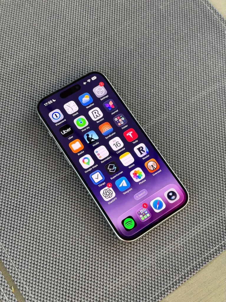 Продаю iPhone 15 Pro 256Gb