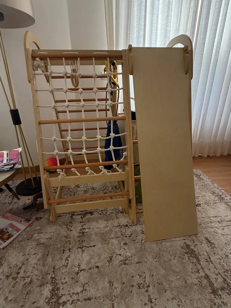 Продам домашній комплекс для діток . В ідеальному стані . Є кільця 2х видів , дошка-гірка , з іншог…