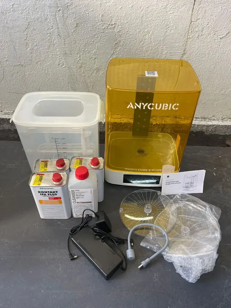 Anycubic Wash & Cure 3 Plus — новая мойка и УФ-сушка + 4 литра спирта IPA