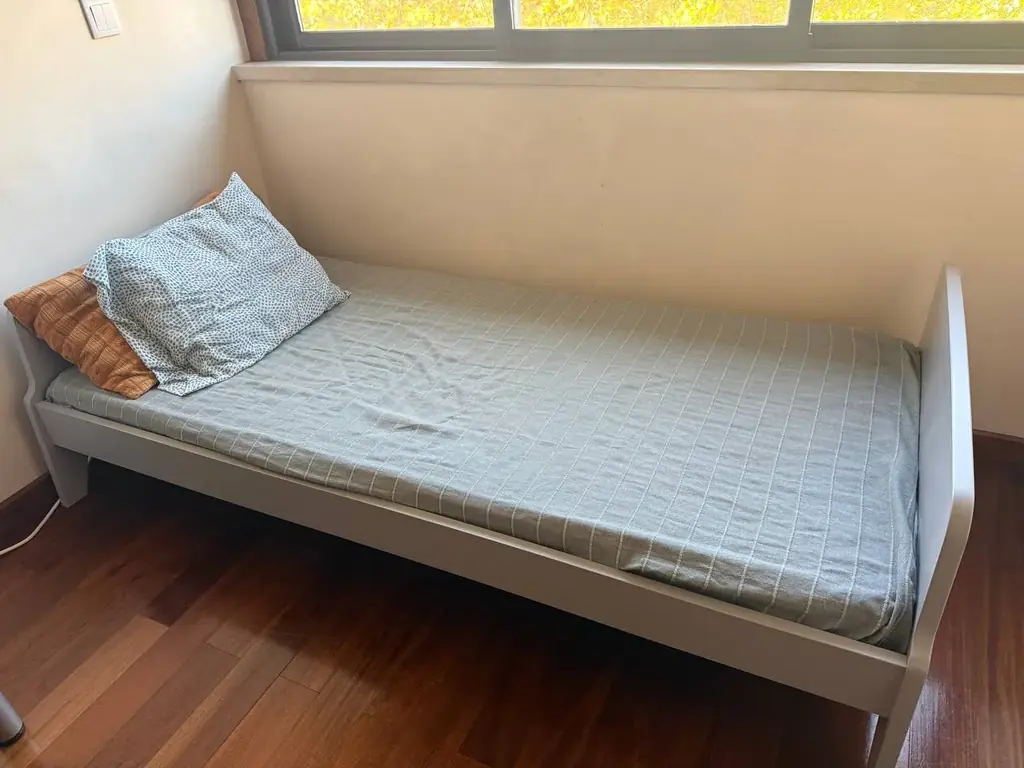 Продам кровать 190*90 с матрасом и реечным дном. Самовывоз Парк Наций. 50€
