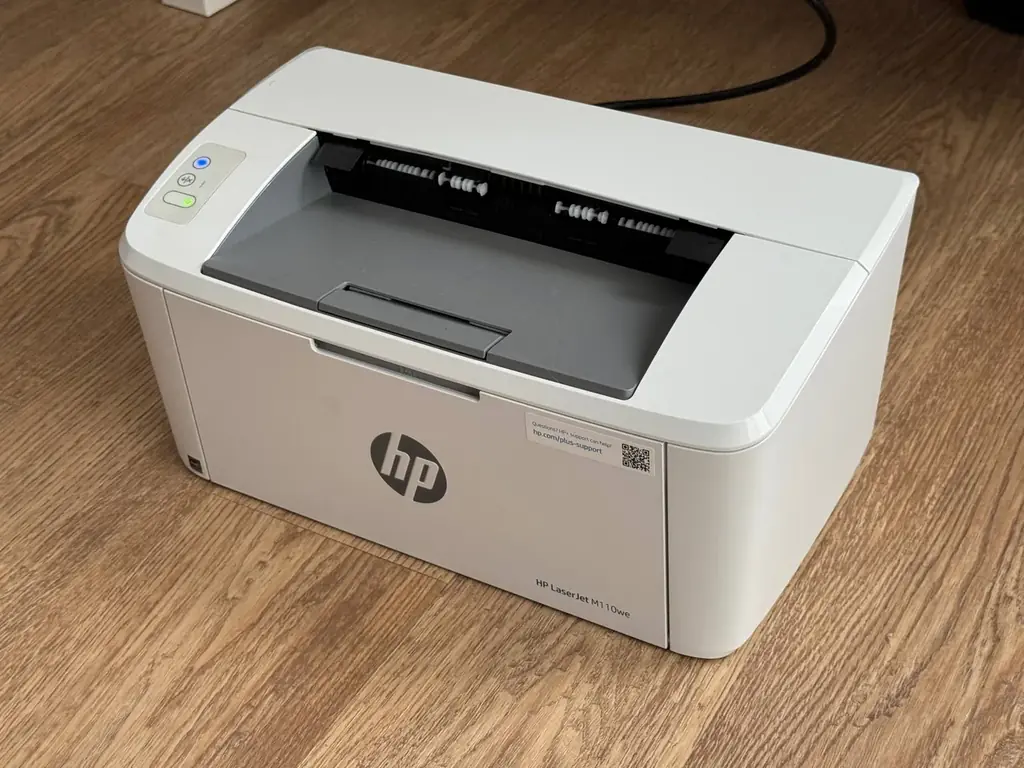 Молодой суперкомпактный принтер HP Laserjet  M110w ищет нового хозяина или хозяйку в Порту или Мату…