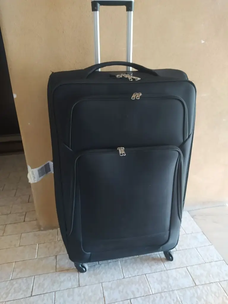 Продам большой чемодан 80×50×30 . Цена 30€. Odivelas.