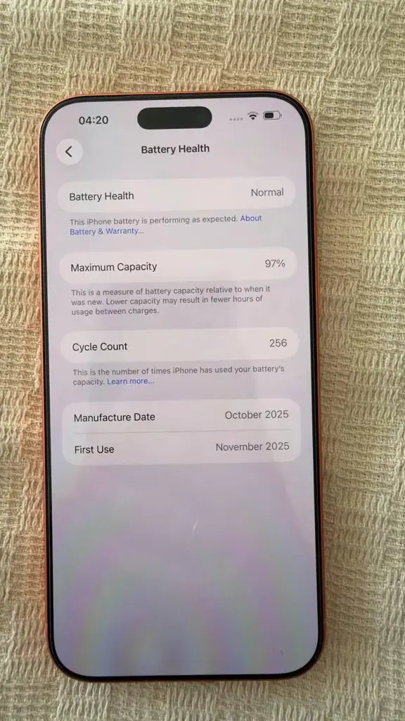 Продаю iPhone 17 Pro Max, 256 GB — Cosmic Orange