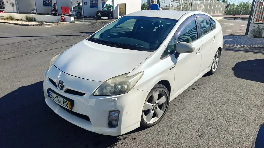 🚗 Toyota Prius 1.8 HSD Premium + GPS