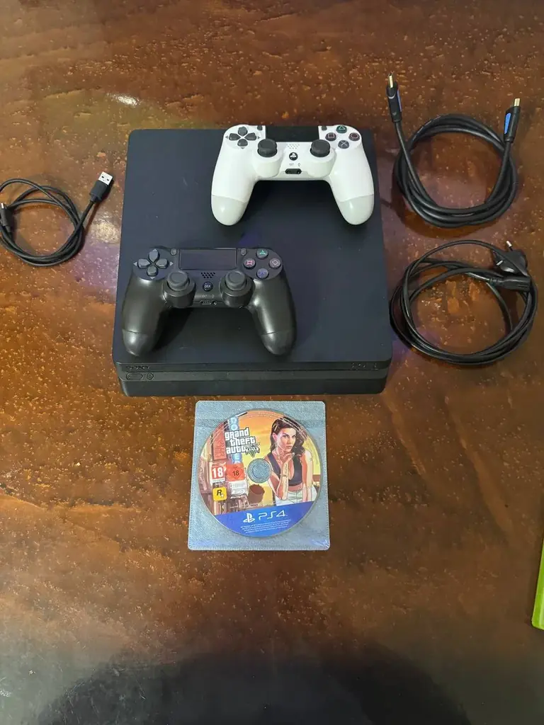 Продам Playstation 4 Slim 1 Tb в идеальном состоянии. Работает идеально все в комплекте диск гта 5,…