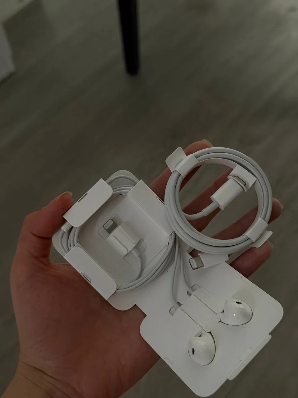 Оригинальные наушники Apple EarPods Lightning + оригинальный кабель Apple USB-C - Lightning. Новые.…