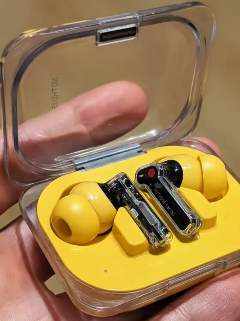 Продаю наушники Nothing EAR (a) Yellow. Состояние отличное, покупались в начале года в Zoom. Переше…