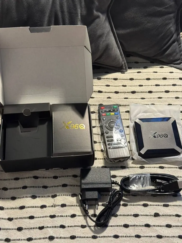 Продаю новую Android TV-приставку Allwinner X96Q