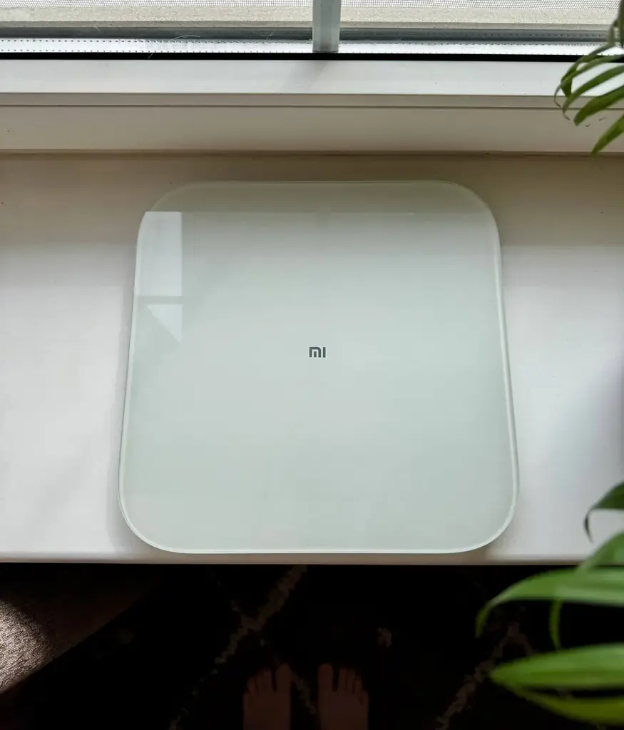 Весы Xiaomi Mi Smart Scale 2 белые - 30 лари.