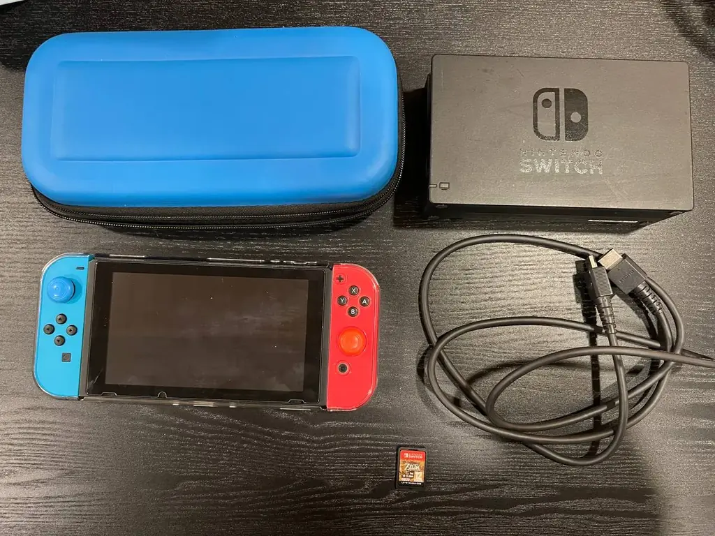 Продаю Nintendo switch. Включено все, что есть на фото, так же игровой картридж Zelda и SD карта 12…
