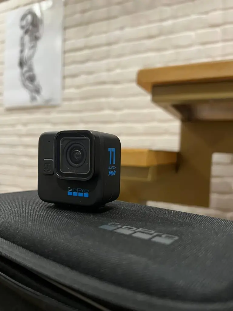 Продаю GoPro 11 black mini, только камера и чехол. В хорошем состоянии. 250 GEL