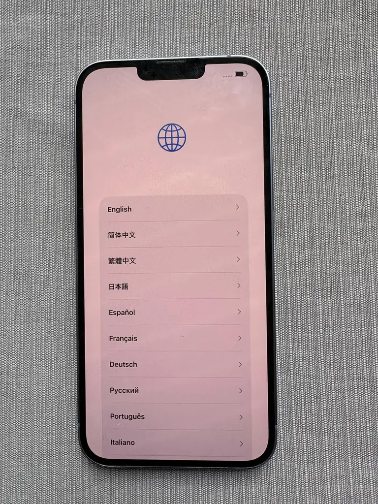 iPhone 14 Plus. Вроде 256 GB, точно не помню, на коробке не нашла. От аккаунта уже отвязала, поэтом…