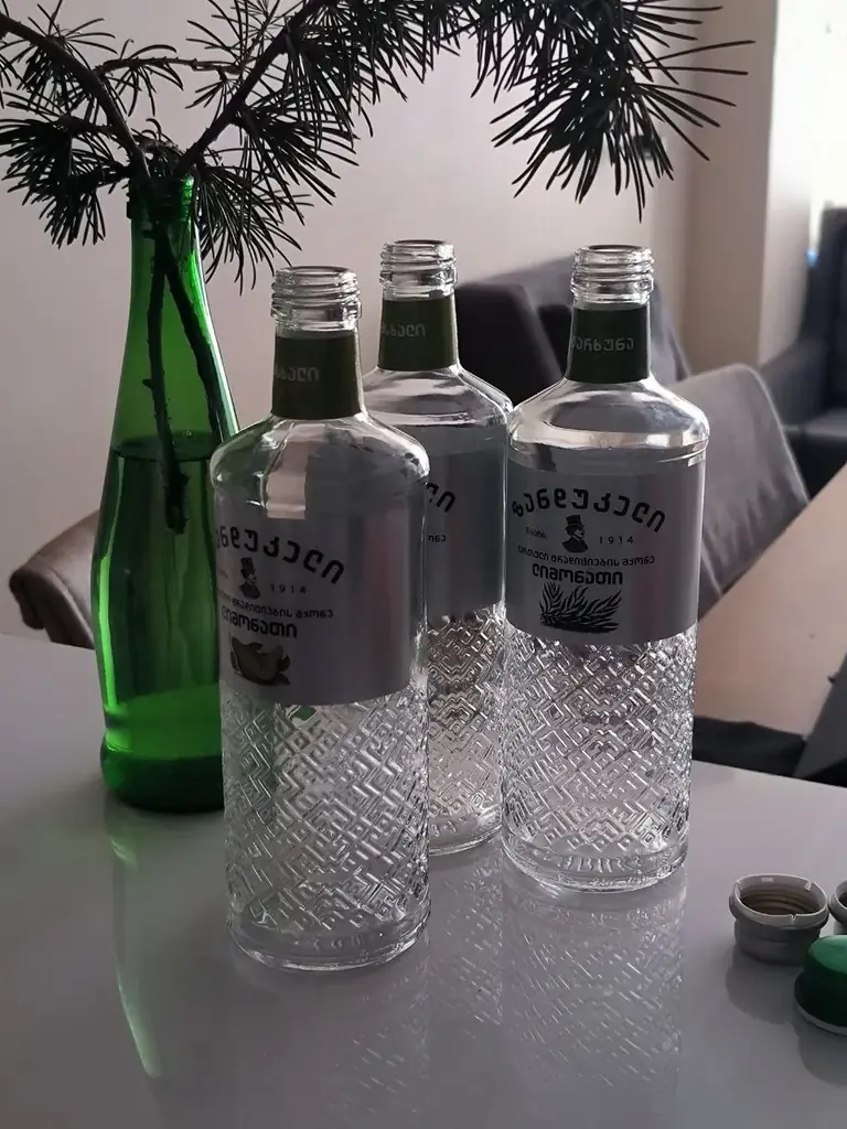 Красивые бутылки, штук 8