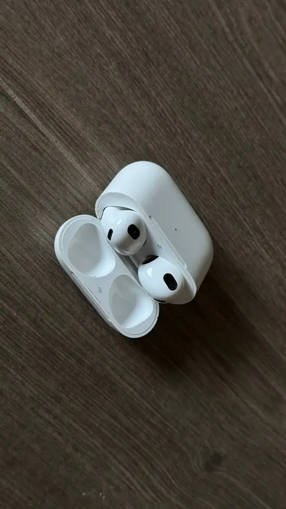 🍏 Продаю две пары оригинальных Apple AirPods 3 (на запчасти / под чистку / доноры)