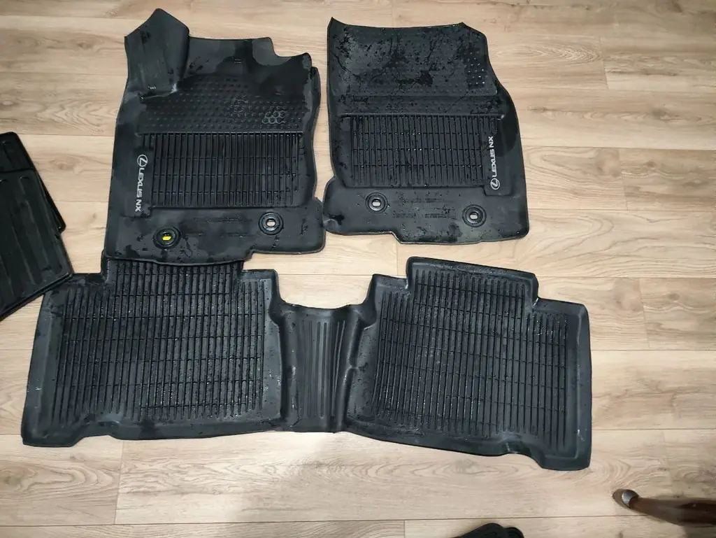 Продам коврики для автомобиля: