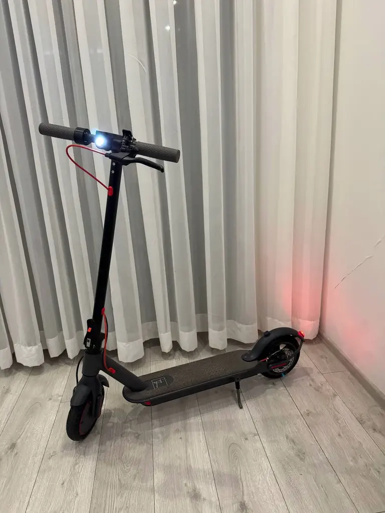 Электро самокат Kickscooter новый, полный комплект, в коробке не собирался, на фото точно такой же