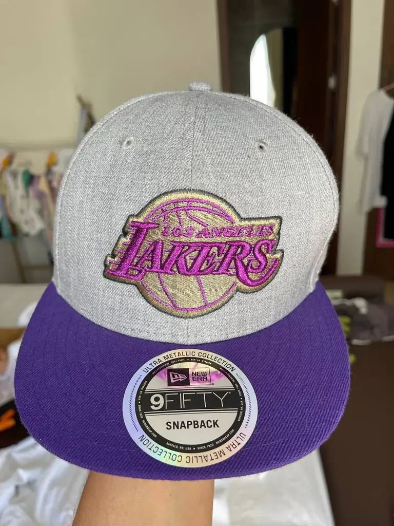 Оригинальная бейсболка New Era (Los Angeles Lakers). Куплена в официальном магазине в США в 2018 го…