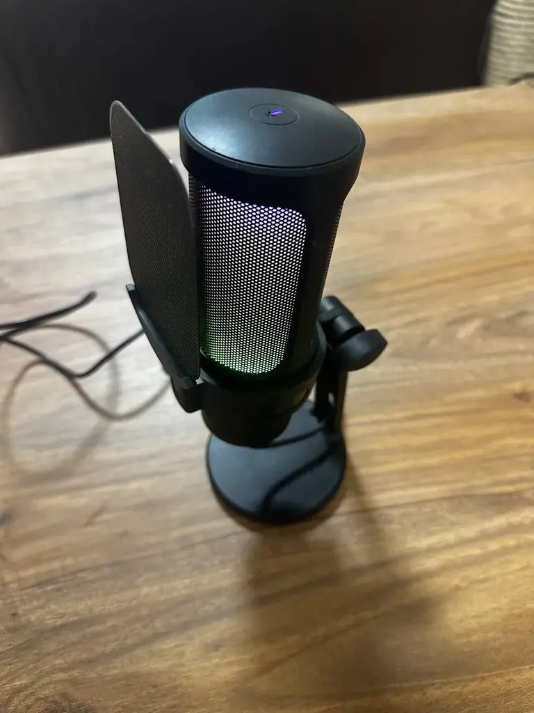 Микрофон с RGB подсветкой.