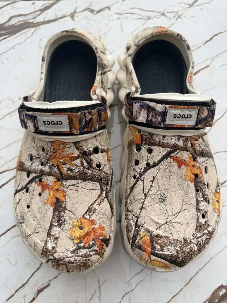 Crocs Echo Clog (камуфляж) 110 80₾. Состояние новых, б/у пару раз одел. Очень удобная и стильная мо…