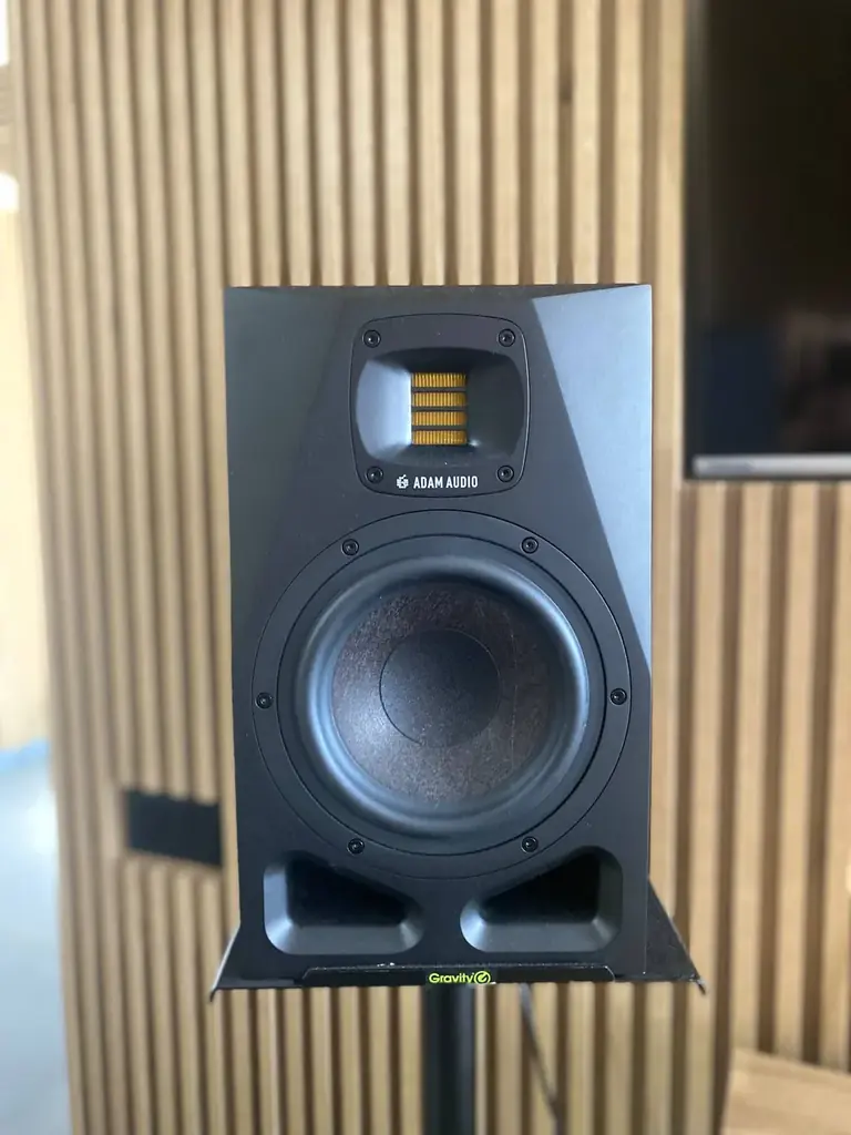 Продаются колонки 2 шт ADAM AUDIO A7V STUDIO MONITOR
