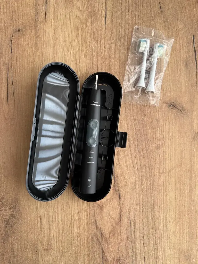 Электрическая зубная щетка Philips Sonicare 5300