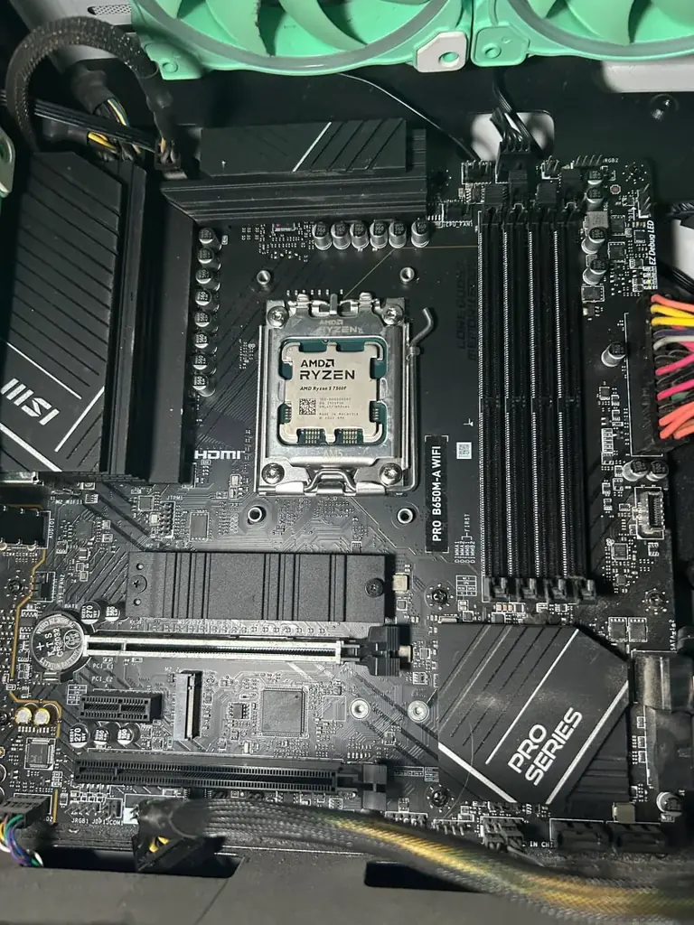 продается MSI pro b650m-a wifi + RYZEN 5 7500f