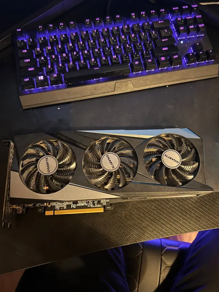 В продаже видеокарта - Nvidia 3060 GeForce RTX 12GB, в отличном состоянии, есть возможность на мест…