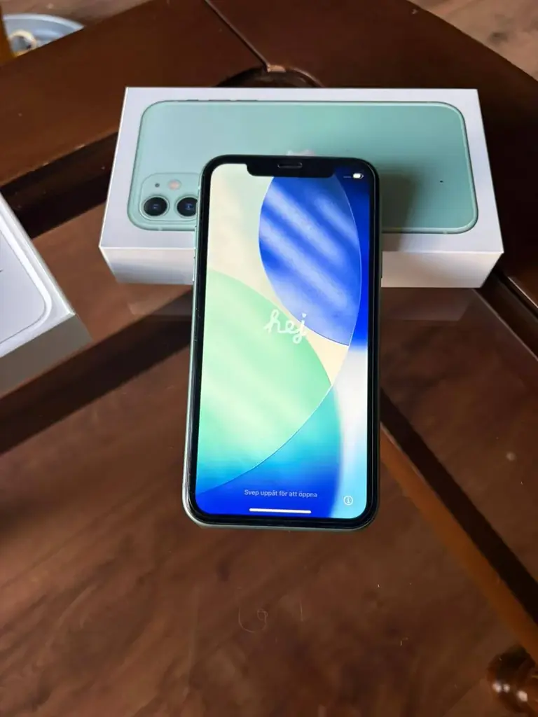 Продаю IPhone 11. Использовался мамой. Ей подарили модель поновее и хочет продать эту. Телефон целы…