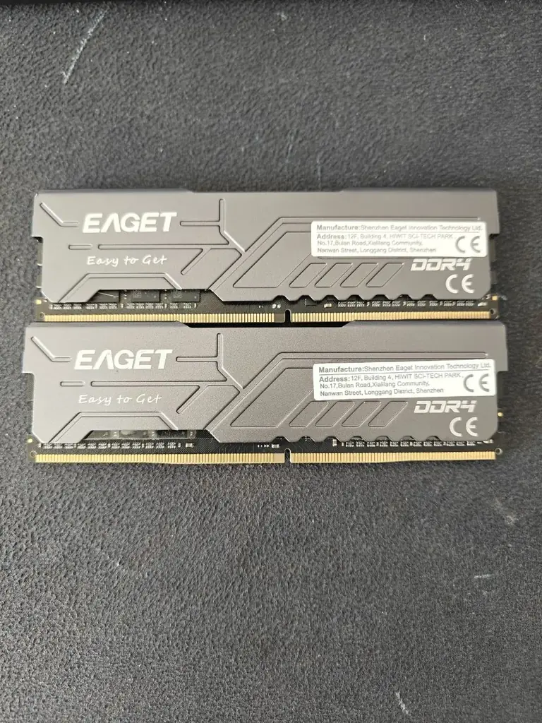 DDR4 2x8 Гб 2400 МГц, с оверклоком легко доходят до 3200-3600 МГц(по-крайней мере у меня, зависит в…