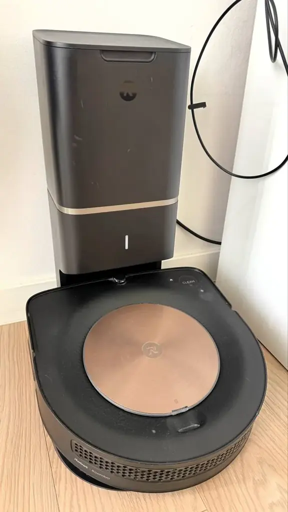 Продаю флагманский премиум робот-пылесос iRobot Roomba s9+ с базой самоочистки Clean Base.