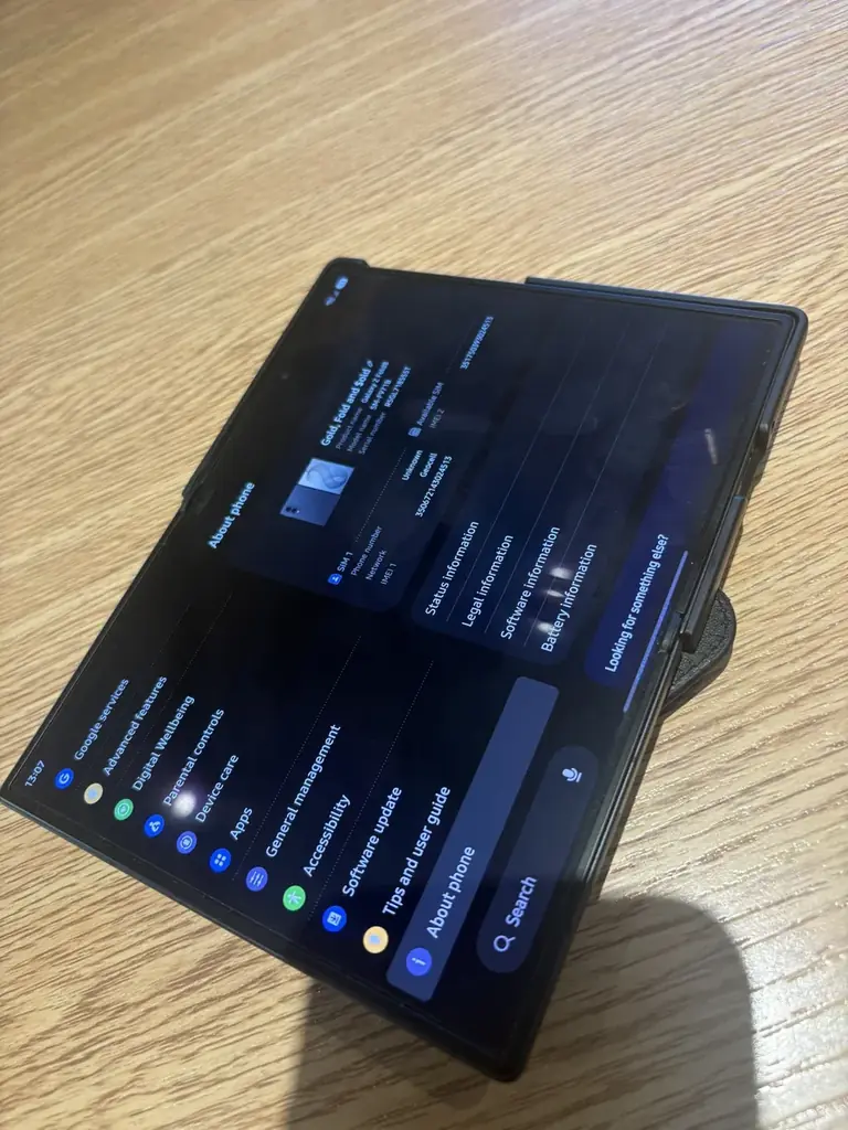 Samsung galaxy fold 8, с чехлом и наклеенной пленкой, куплен в июле, в официальном магазине Самсунг…