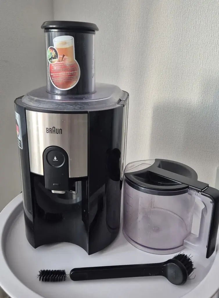 Продаю б/у центробежную соковыжималку Braun J500.