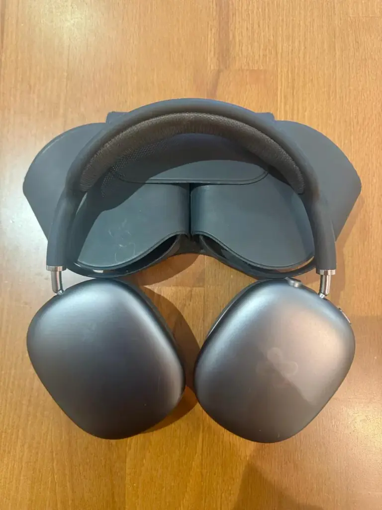 Продам оригинальные Apple AirPods Max, 1-е поколение с Lightning разьемом.