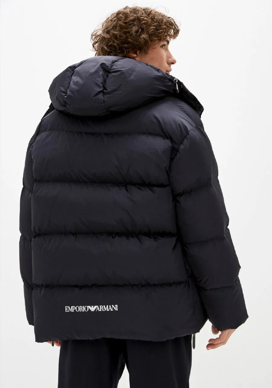 Мужской пуховик Emporio Armani, размер 46. Чёрный, тёплый, лёгкий, со съёмным капюшоном. Состояние …