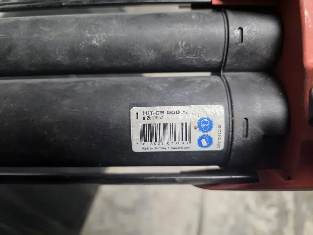 Hilti сликоновый пушка -100 лари