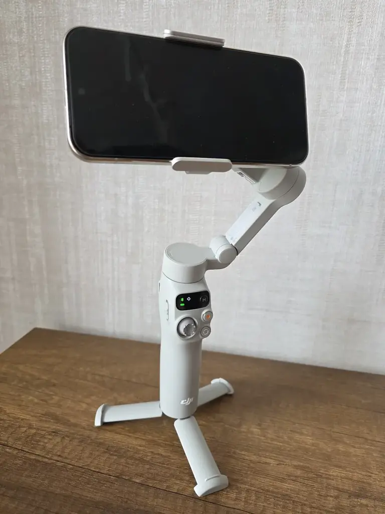 Стабилизатор для телефона DJI Osmo Mobile 7