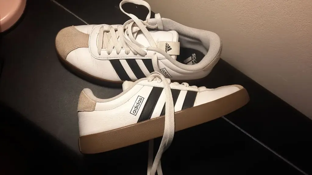 Продаю оригинальные кеды adidas VL Court 3.0 (Артикул: ID6285). Состояние новые, почти идеальное. 1…