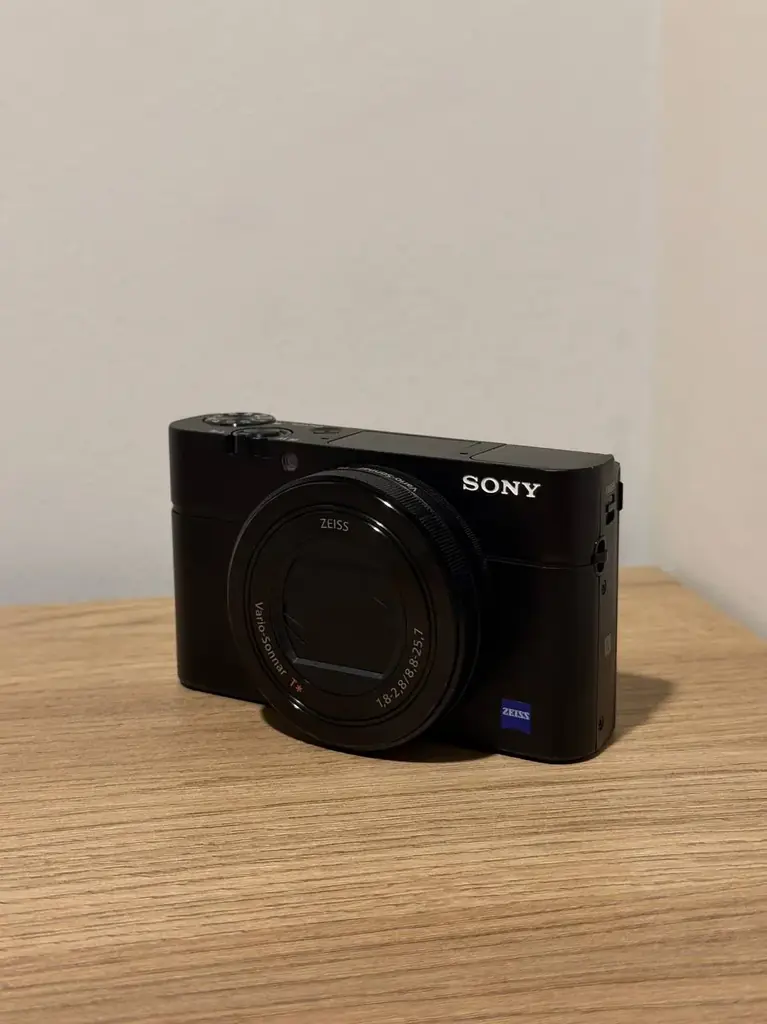 Продам Sony RX100 III (Mark 3)