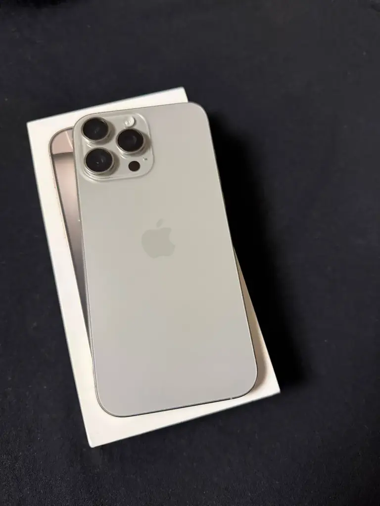 iPhone 16 pro max,256 gb, 91% акб, до 2027 года на гарантии. Сим+ есим. Без единой царапинки. Цена …