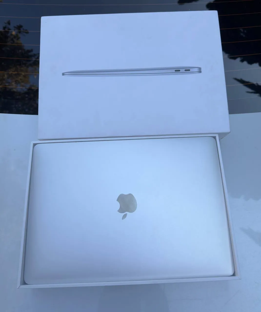 MacBook Air 13 дюймов (2020), чип M1, 8 ГБ ОЗУ, SSD 256 ГБ.