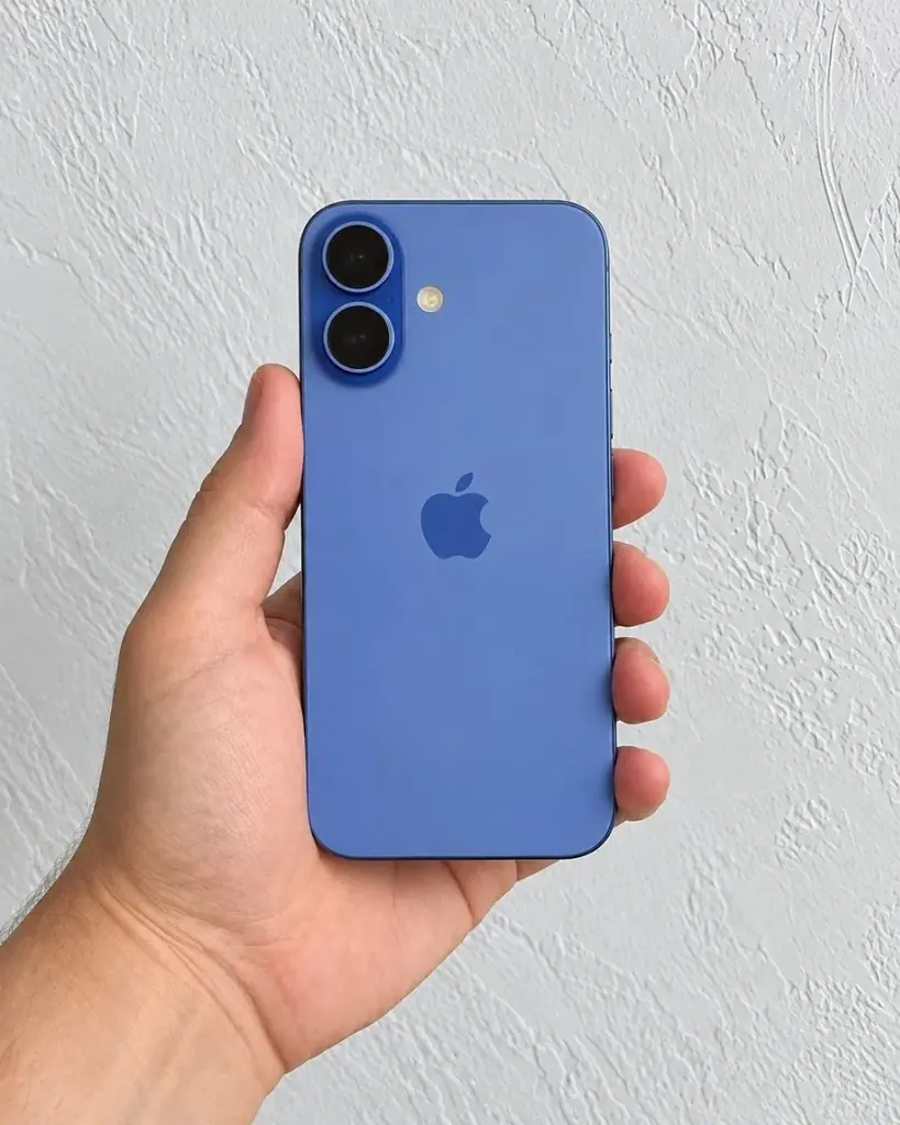 iPhone 16 — SIM + eSIM