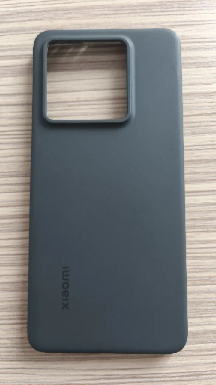 Новый чехол для xiaomi 14t шел в комплекте к телефону.