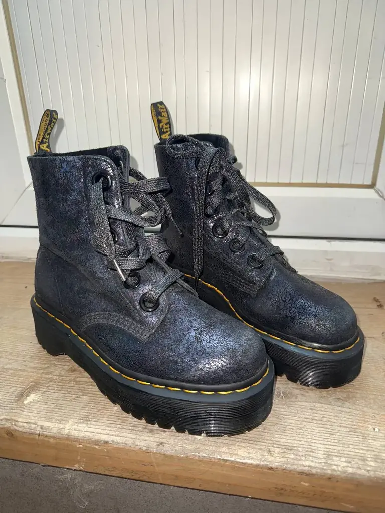 Dr. Martens Molly Iridescent Crackle