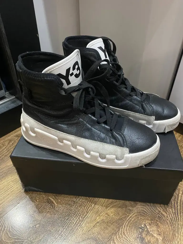 Кроссовки: Y-3 (Yohji Yamamoto)