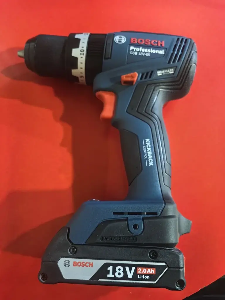 Продам ударный шуруповёрт Bosch GSB 18V-65. Полный комплект с двумя батареями по 2ач и зарядным уст…