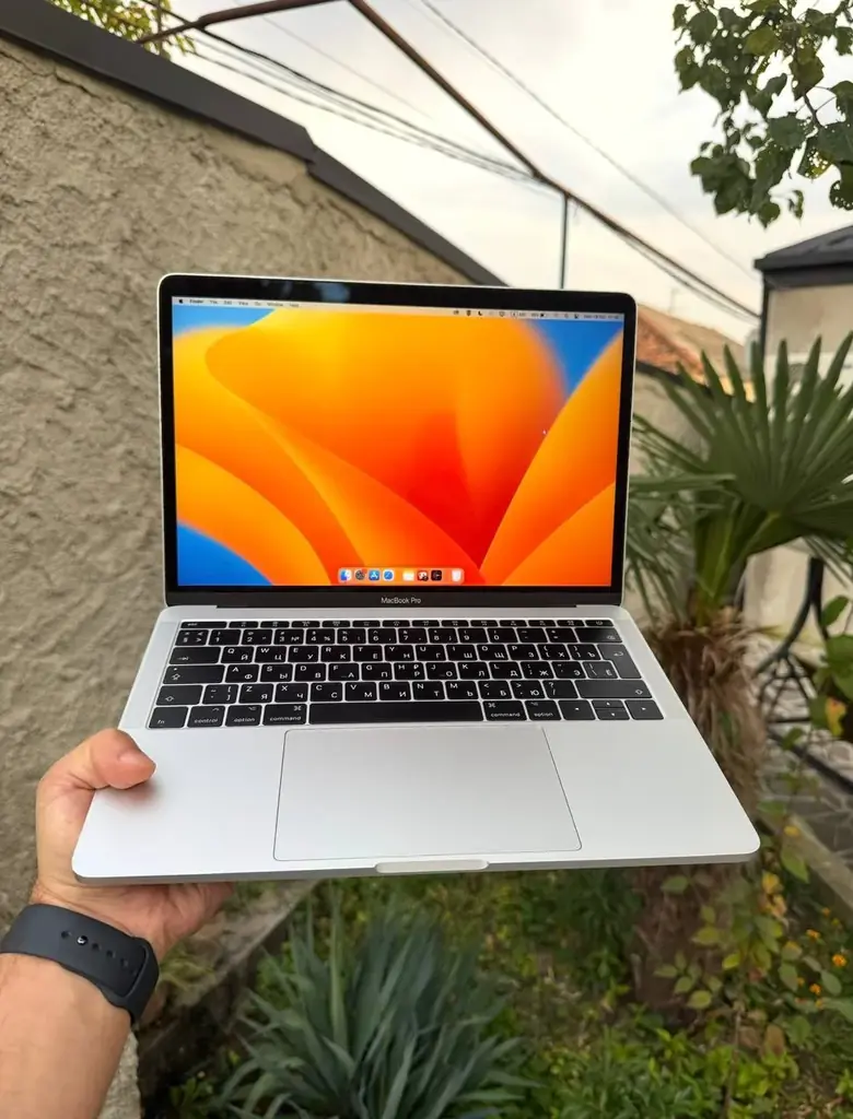 Продаю MacBook Pro 2017 года 13.3 дюймов c зараядкои. Записаны все нужные программы, MS Office, Ado…